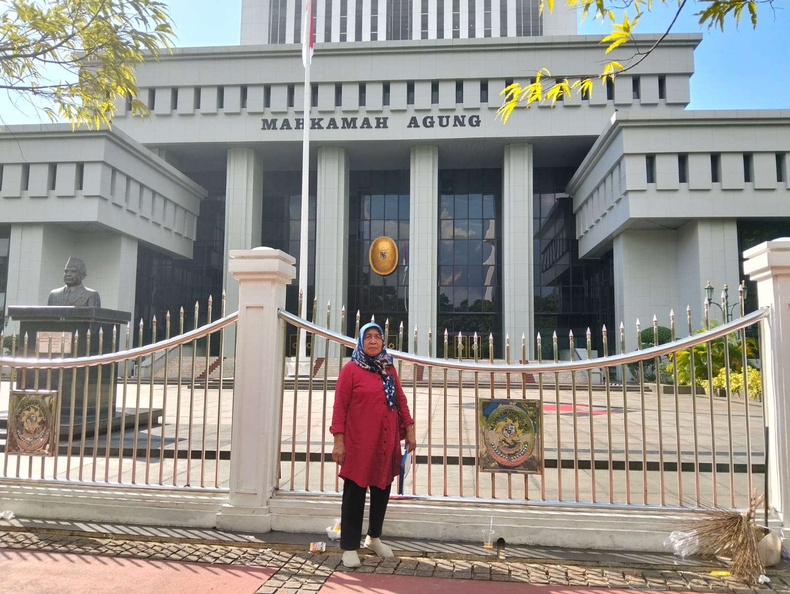 Cari Keadilan Ibu Rumah Tangga Asal Sumut Ngadu ke Mahkamah Agung