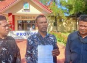 Diduga Jadi Korban Penganiayaan, Petani Dairi Malah Ditetapkan Tersangka: Didampingi Kuasa Hukum Lapor ke Propam Mabes Polri Diduga Jadi Korban Penganiayaan, Petani Dairi Malah Ditetapkan Tersangka: Didampingi Kuasa Hukum Lapor ke Propam Mabes Polri