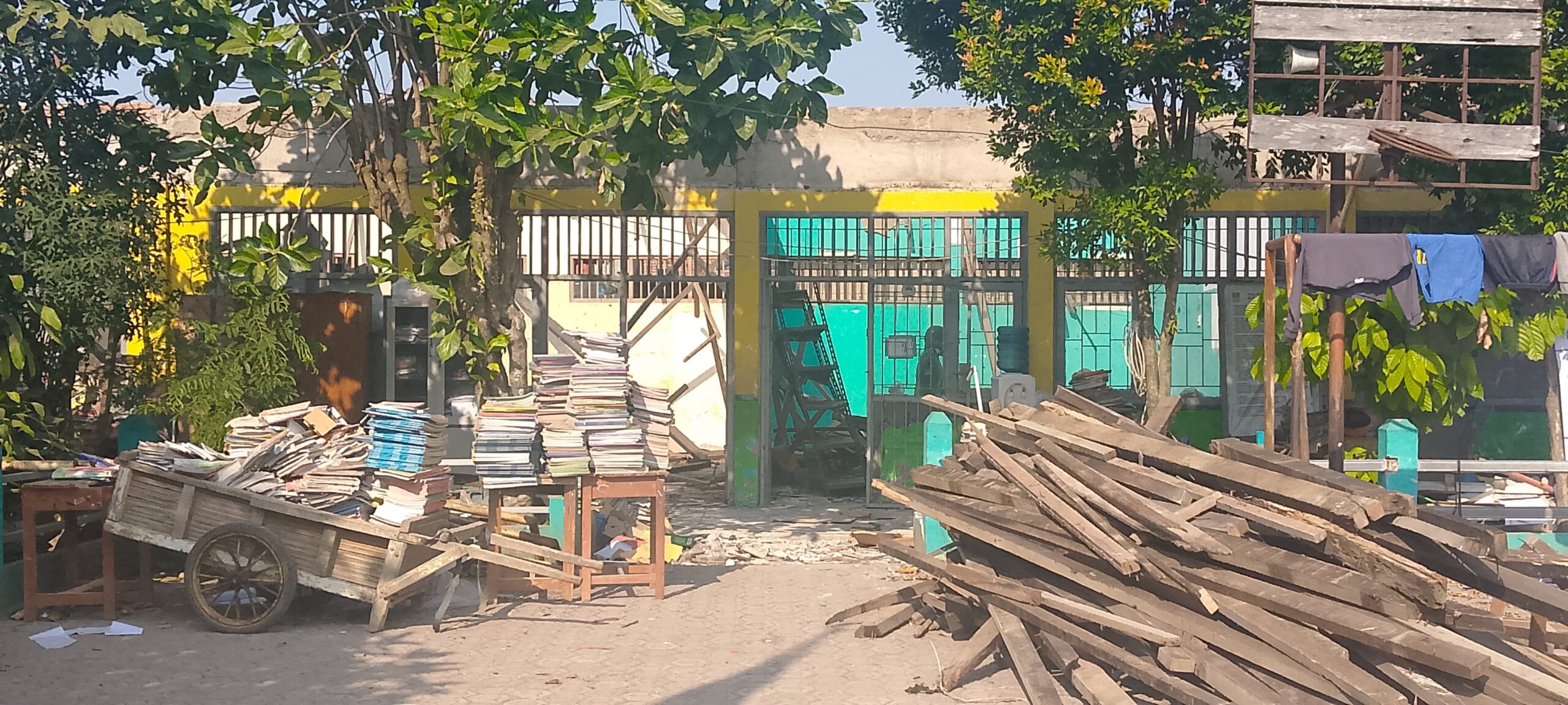 Tanda Tanya Besar: Mengapa Pihak Sekolah Lempar Proyek Revitalisasi SDN 01 Wibawamulya ke Kontraktor?