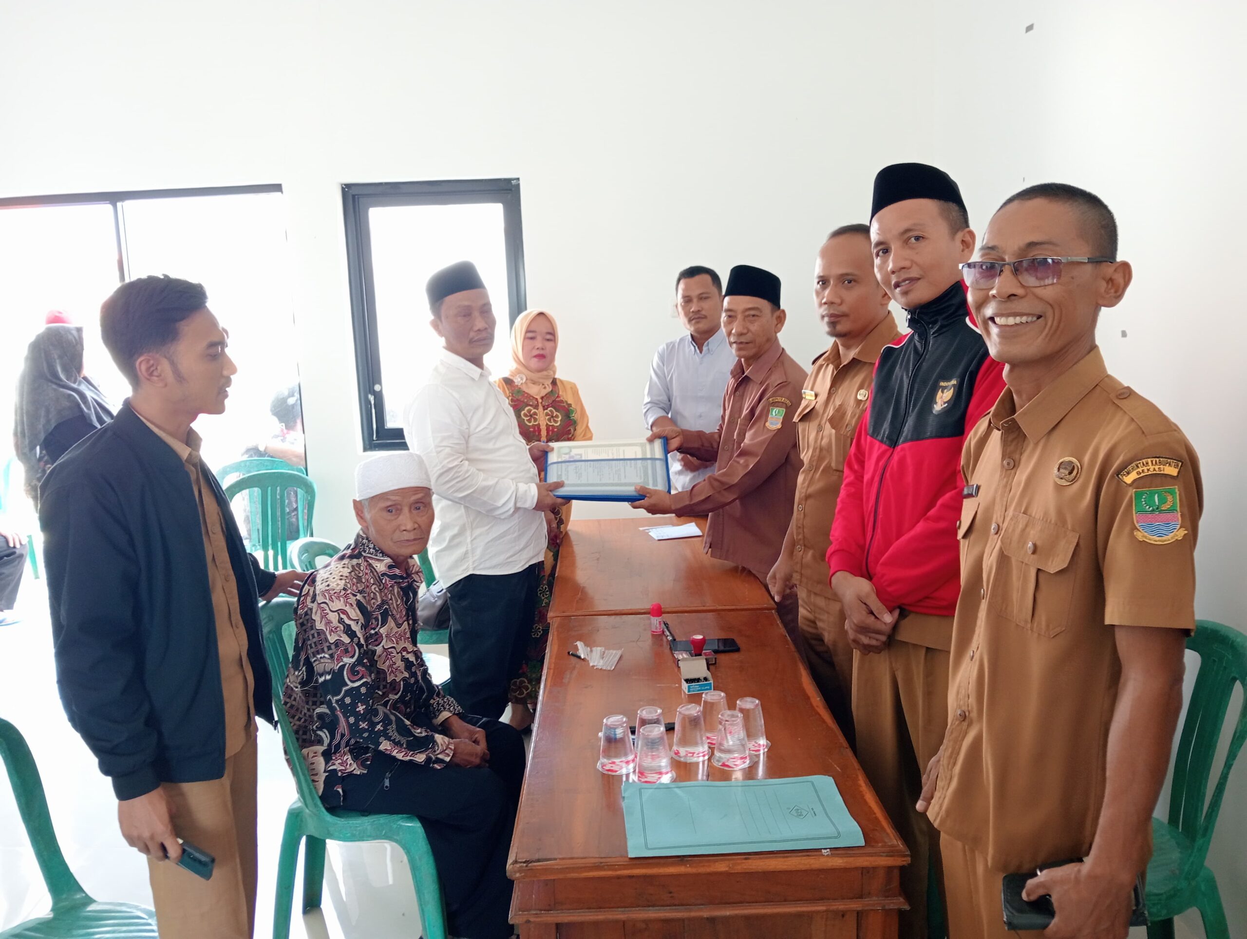 Lanjutkan Kepemimpinan, untuk Melanjutkan Pembangun Medalkrisna Lebih Baik Lagi, H. Samid Resmi Mendaftar Calon Kades 2026-2034